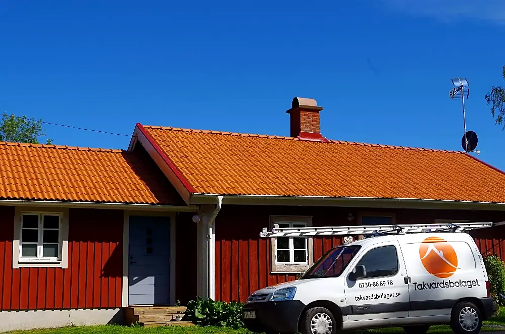 Takvårdsbolaget working on a roof in Ljungby and the surrounding area
