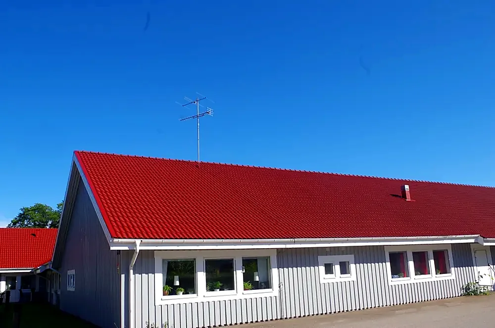 Inspection and replacement of roof tiles on a tiled roof