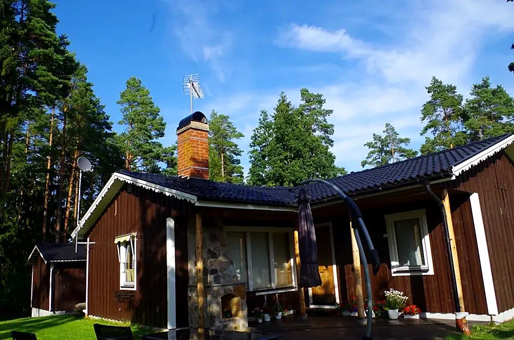 Roof painting – freshly painted tiled roof