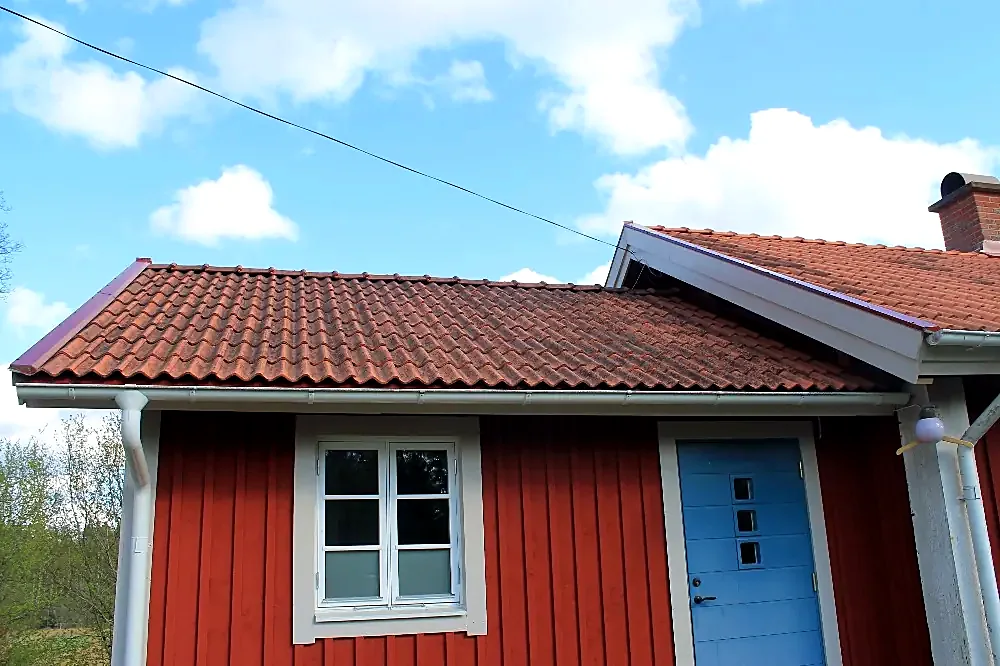 Roof painting – tiled roof before painting